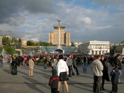 20071130174445-250px-kyiv-mainsquare.jpg
